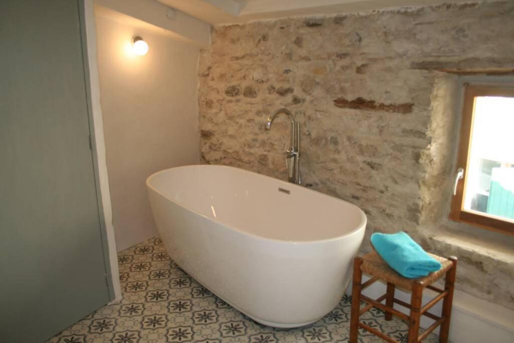 Character Filled House Overlooking The River Cesse Bize-Minervois Ngoại thất bức ảnh